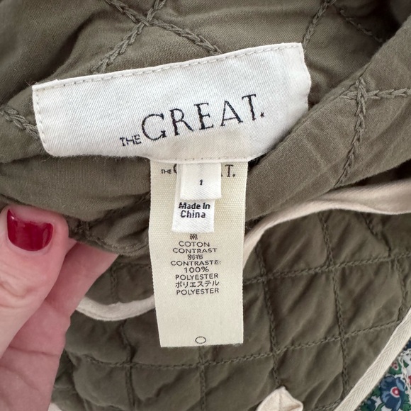 The Great - The Long Quilted Reversible Jacket in Army - Picture 5 of 7